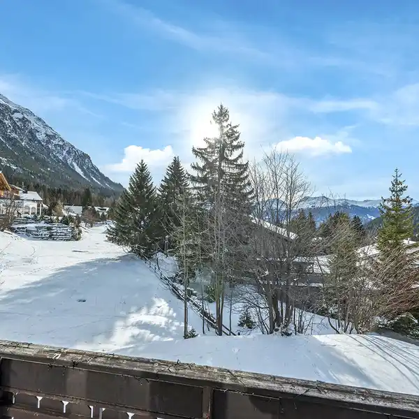 HOLIDAY HOME IN LENZERHEIDE WITH LOTS OF POTENTIAL AND IN A PRIME LOCATION
