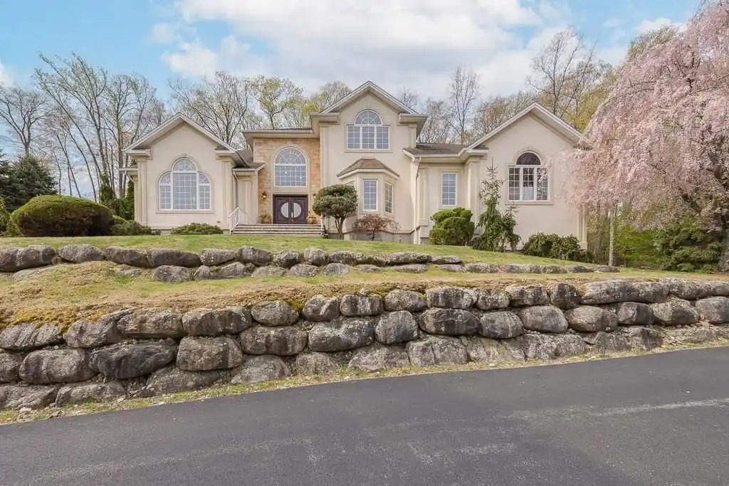 Gorgeous Home in a Convenient Location