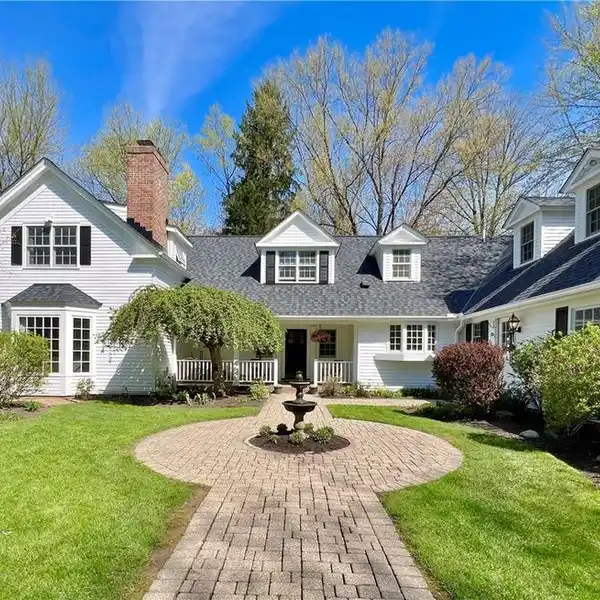 CLASSIC BEAUTY ON NEARLY THREE ACRES