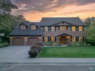 Remodeled Brick Executive Home in Lexington Hills