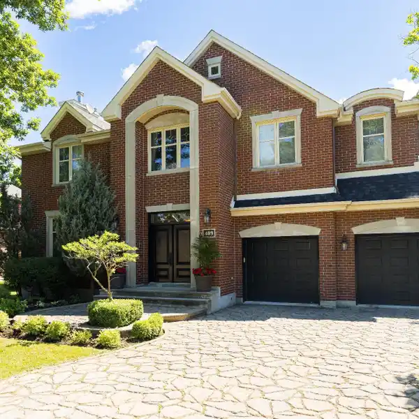 TIMELESS LUXURY IN THE SOUGHT-AFTER SHERWOOD SECTION OF BEACONSFIELD