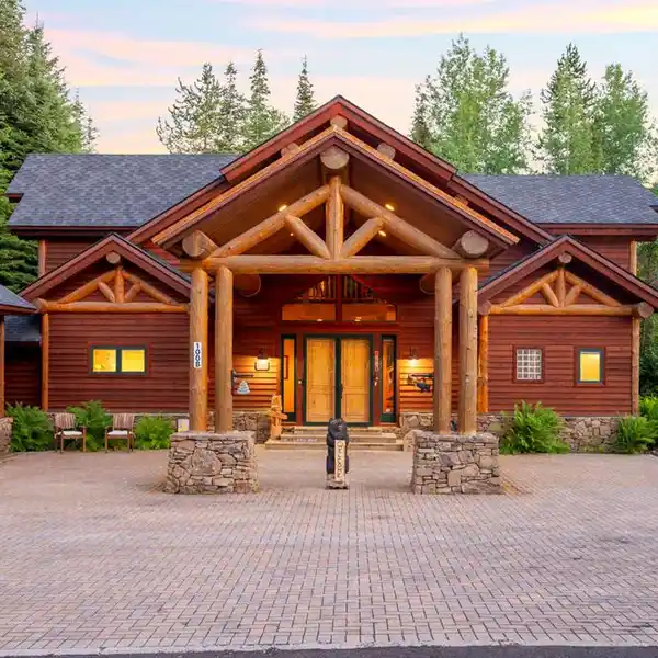 LUXURY LOG HOME ON THE GOLF COURSE
