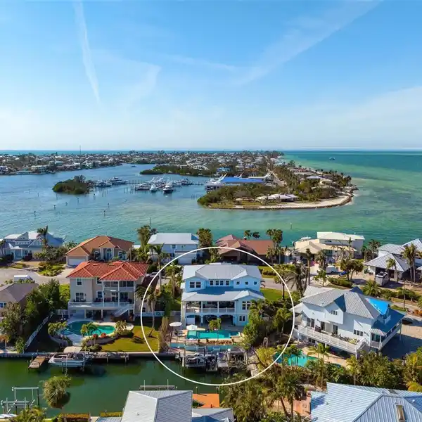 EXQUISITE KEY ROYALE WATERFRONT RESIDENCE