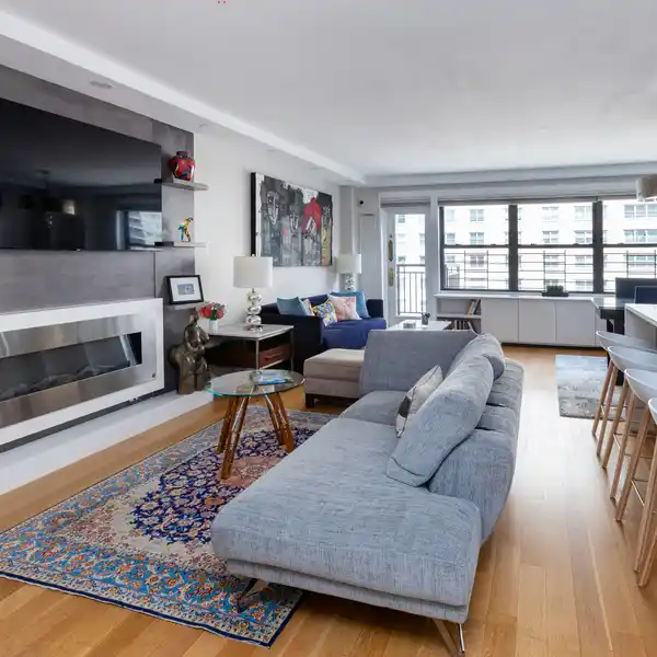 SPECTACULAR RENOVATED HIGH-FLOOR CORNER HOME