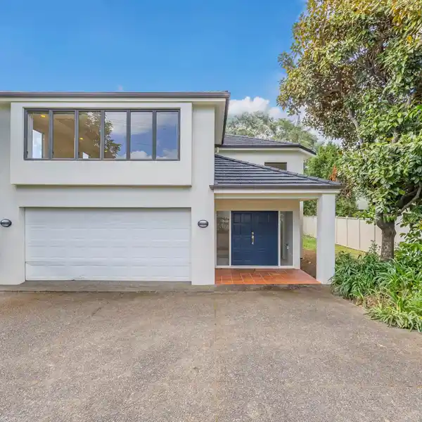ELEGANT FAMILY HOME WITH LIGHT-FILLED LIVING SPACES