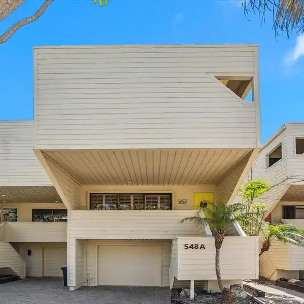 STUNNING TIFFANY SANDS TOWNHOME