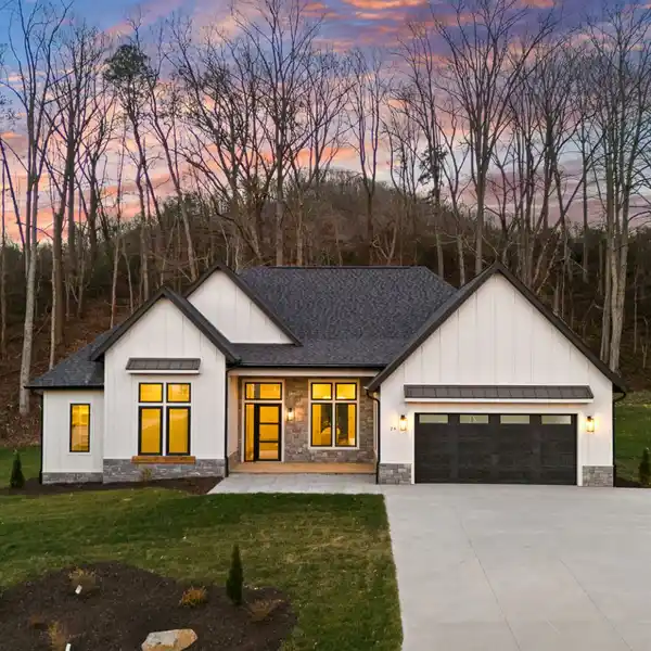 LUXURY ONE-LEVEL HOME IN PRESTIGIOUS KESWICK HILLS
