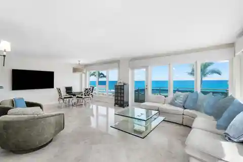 Bright Luxury Residence with Amazing Ocean Views