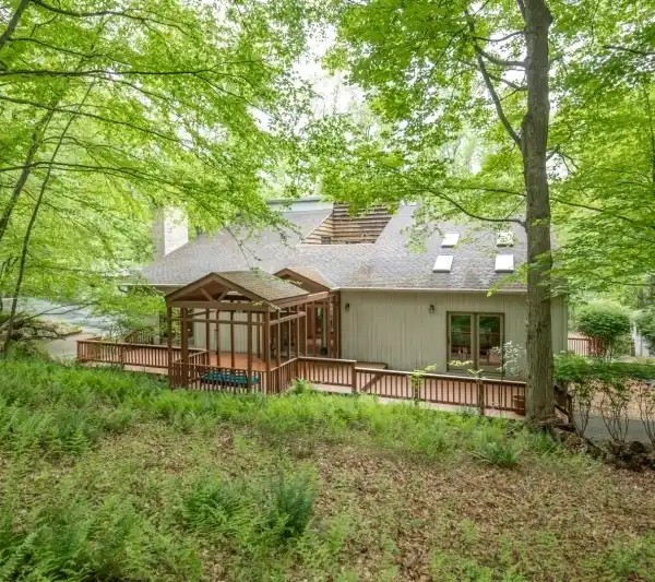 UNIQUE CUSTOM CONTEMPORARY ON PRIVATE WOODED PROPERTY