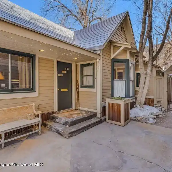 HISTORIC CIRCA 1890 VICTORIAN