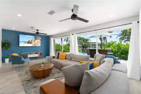 Beautifully Renovated Gulf-access Home in Estero Island
