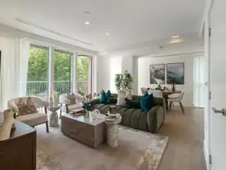 Modern Empire House Apartment with City Views