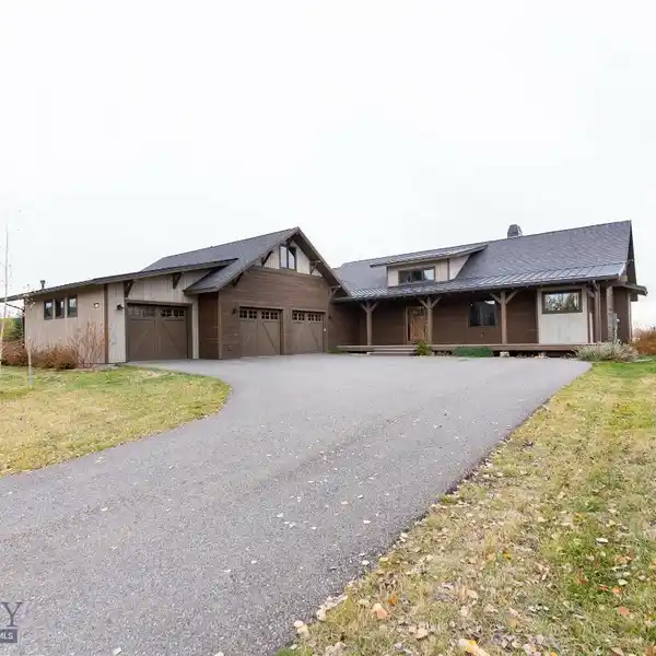 THE PERFECT BLEND OF MODERN LUXURY AND MONTANA'S NATURAL BEAUTY