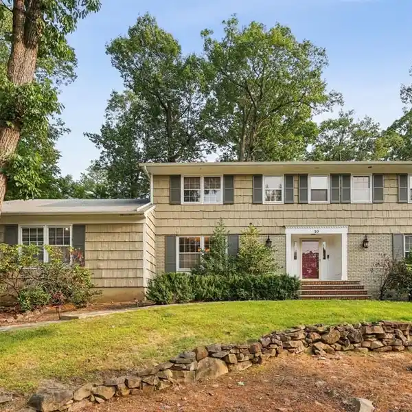 ELEGANT AND EXPANDED CUSTOM COLONIAL