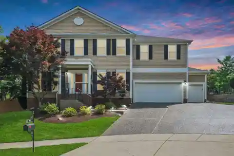Modern Comfort Meets Outdoor Entertaining Space