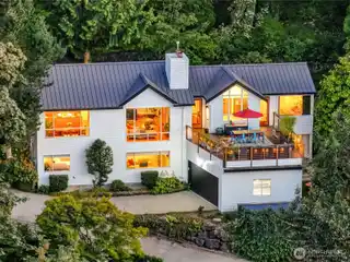 Distinguished Residence in Interlaken Park