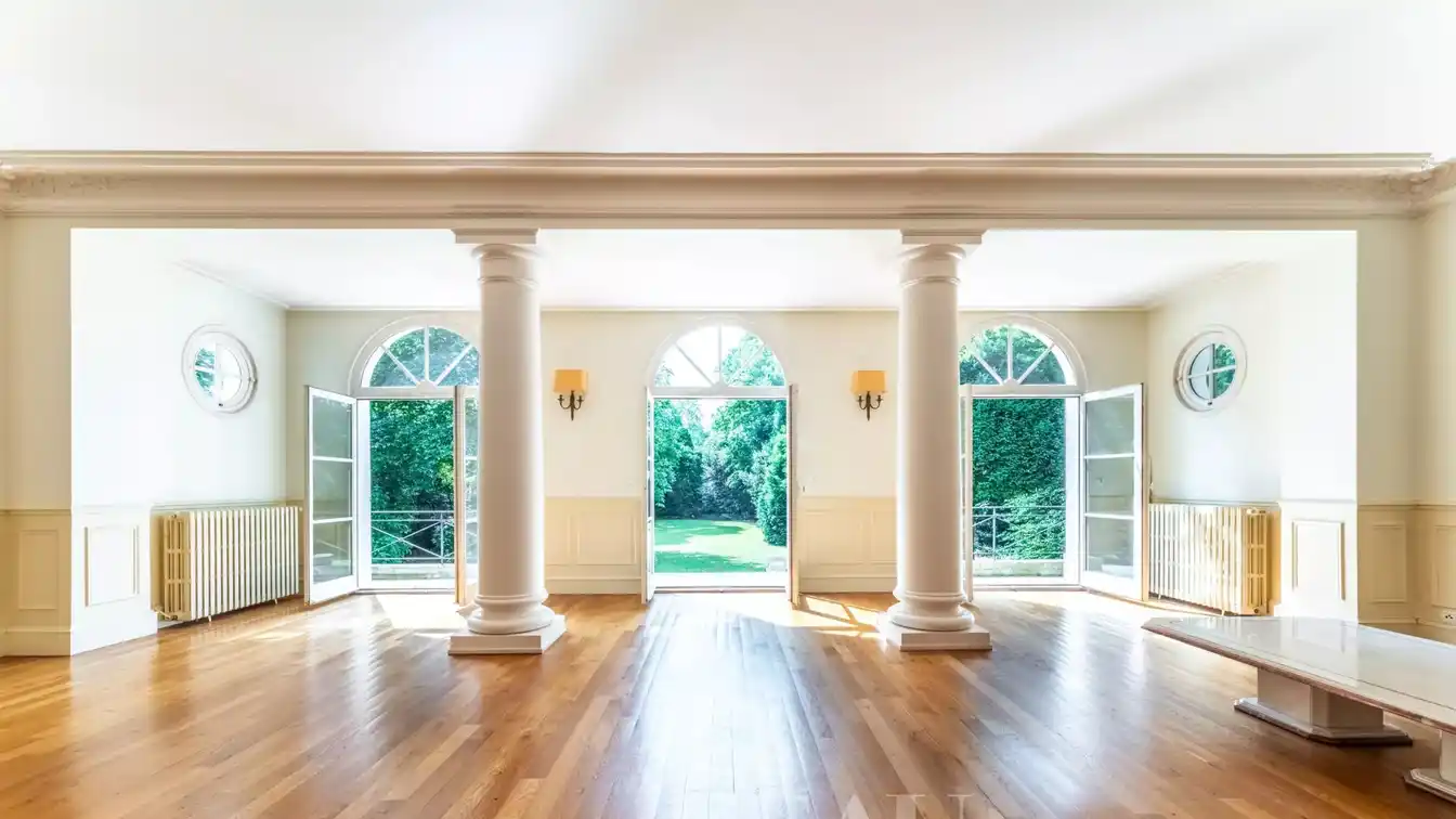 Beautiful Late 19th-century Mansion