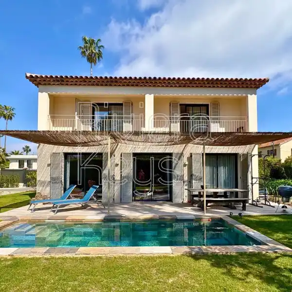 RENOVATED VILLA IN A PEACEFUL SETTING