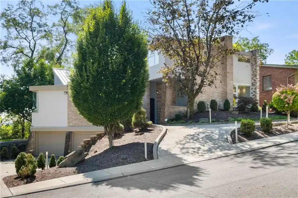 Perfect Blend of Modern Luxury and Urban Convenience