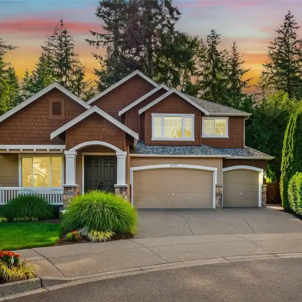 ELEGANT HOME BACKING GREENBELT WITH LUXURY UPGRADES
