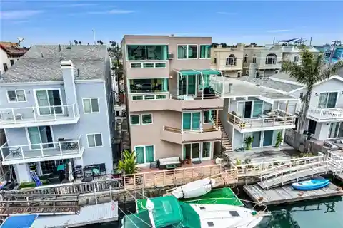 Luxury Waterfront Townhouse on Sunset Island