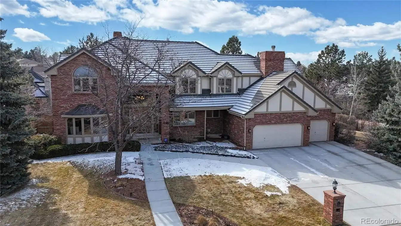 Exquisite Property in Sought-after Charlou