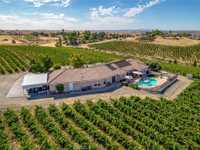 IDYLLIC VINEYARD ESTATE
