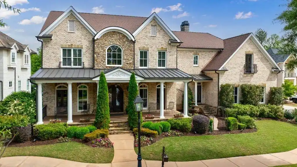 Stately Home in a Jewel Box Neighborhood