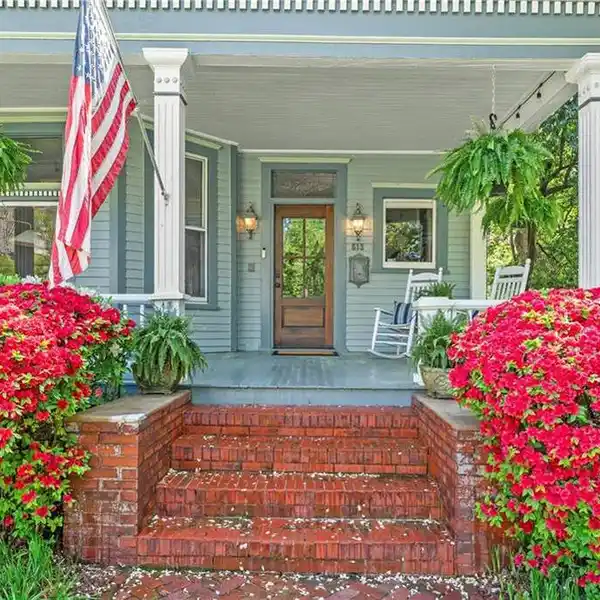 IMPECCABLY RESTORED AND MAINTAINED 1896 VICTORIAN