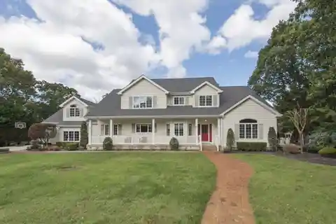 Cul-De-Sac Luxury with Golf Course Views