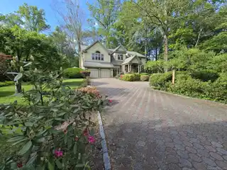 Dramatic 4-5 Bedroom Contemporary