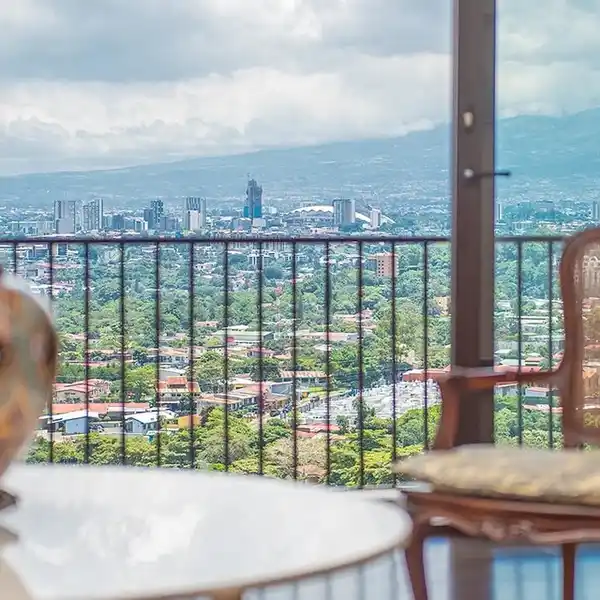 EXCLUSIVE FIFTH FLOOR PENTHOUSE