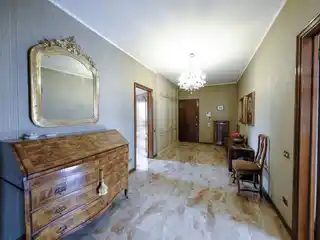 Elegant Apartment in Borgo Trento Area with Double Garage