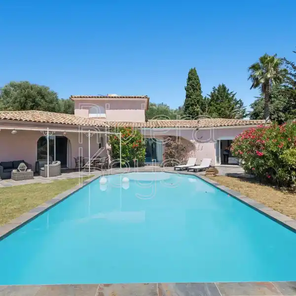 SPACIOUS VILLA WITH POOL AND PANORAMIC VIEWS