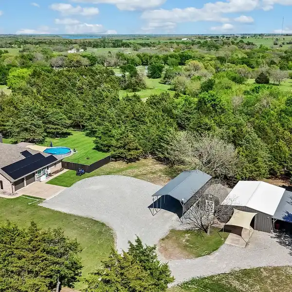 EXQUISITE EIGHT-PLUS ACRE HOMESTEAD