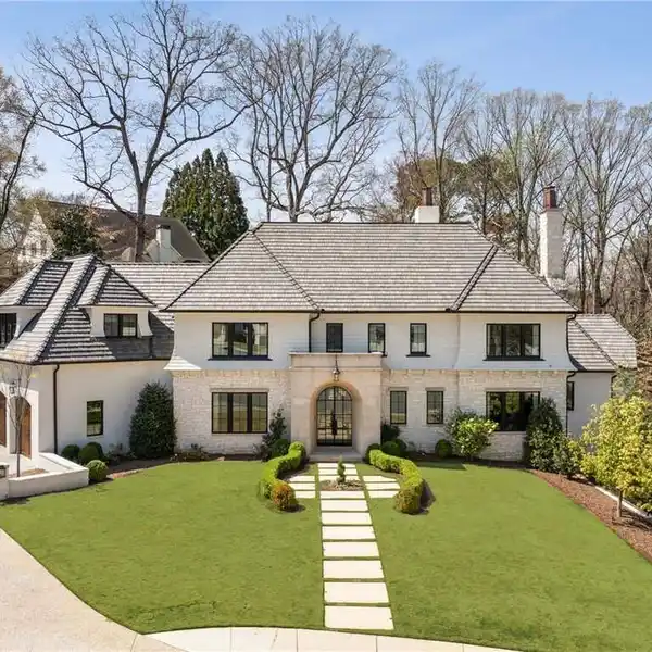 STUNNING FORMER DESIGNER SHOW HOUSE