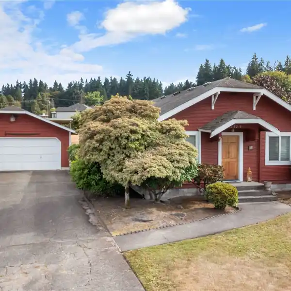 CHARMING HOME ON 11.6 PRIVATE ACRES