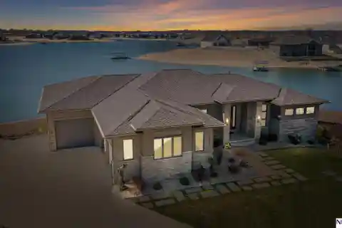 Beautiful Lakefront Masterpiece