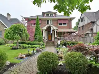 Award-winning Lakefront Colonial