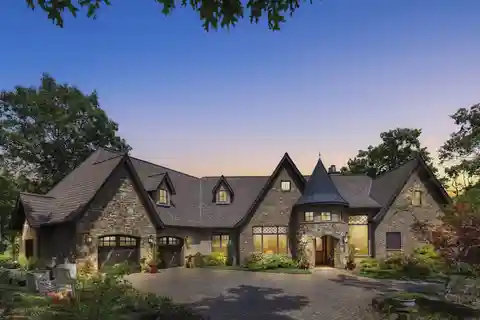 Stately Home in the Cliffs at Walnut Cove