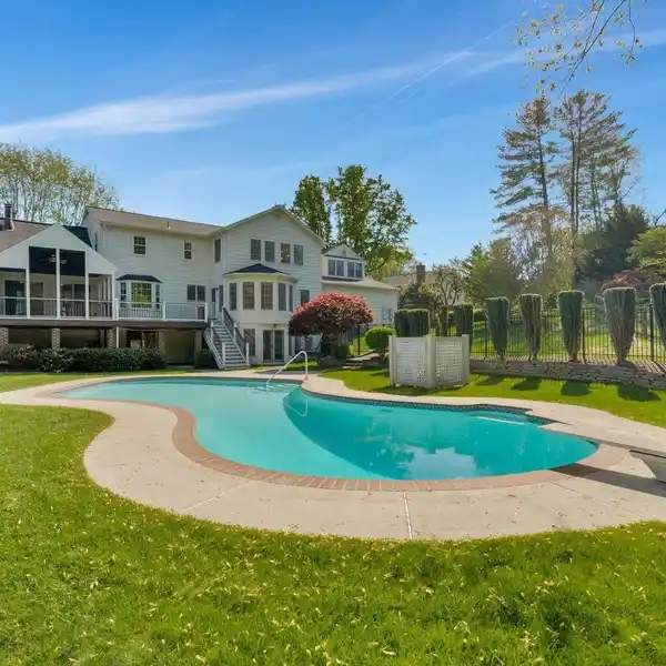ELEGANT COLONIAL BACKING TO SCENIC NATURE TRAIL