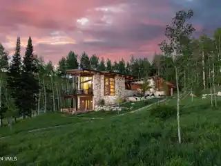 Captivating Home in Prestigious Mountain Star