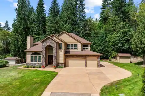 West Longview Retreat with Greenhouse