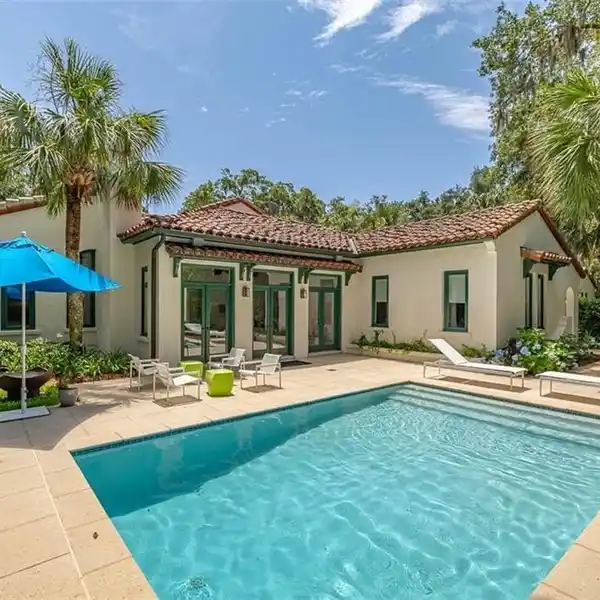 TIMELESS DESIGN WITH QUAINT CHARM