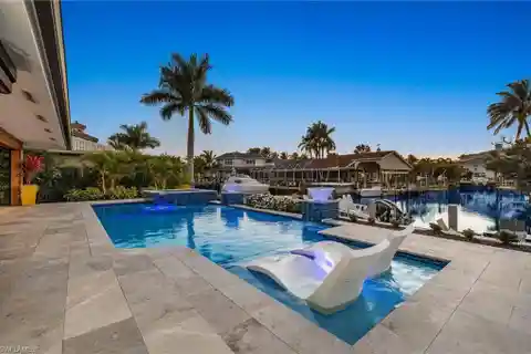 Gorgeous Fully Renovated Home on a T-canal