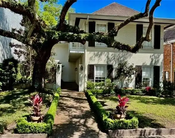 CREATE YOUR OASIS IN METAIRIE CLUB GARDENS