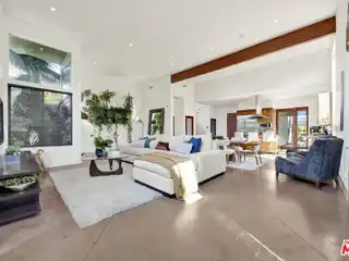 Modern Zen Retreat in the Heart of Venice