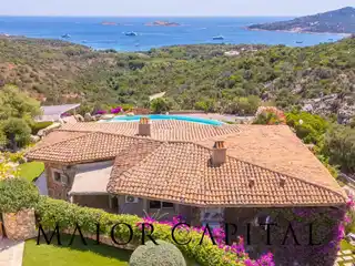 Mediterranean Elegance with Contemporary Architecture