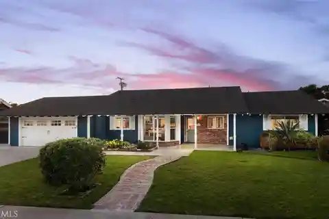 Renovated Single-Story with a Flexible Plan
