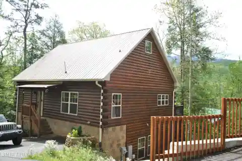 Custom Cabin in Prime Resort Location